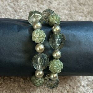 Set of 2 women’s vintage green tone gemstone beaded bracelets one size stretches